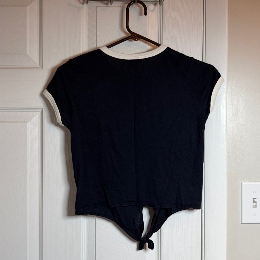 Forever 21 Top with front tie - Picture 2 of 5